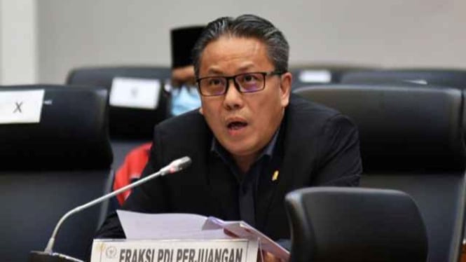 Wakil Ketua Komisi XI DPR Fraksi PDIP, Dolfie OFP