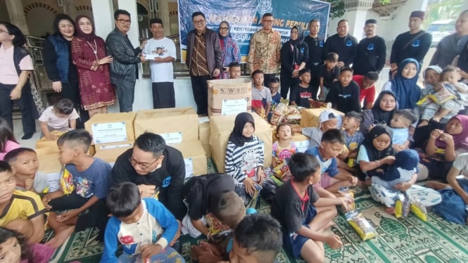 MA Peduli Berbagi ke Panti Asuhan