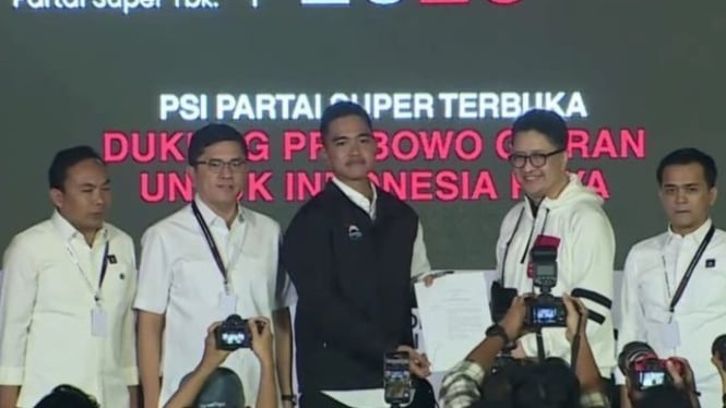 Ketua Umum DPP PSI Kaesang Pangarep (tengah).