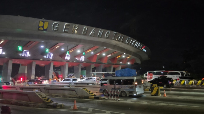 Arus Mudik di Gerbang Tol Cikupa