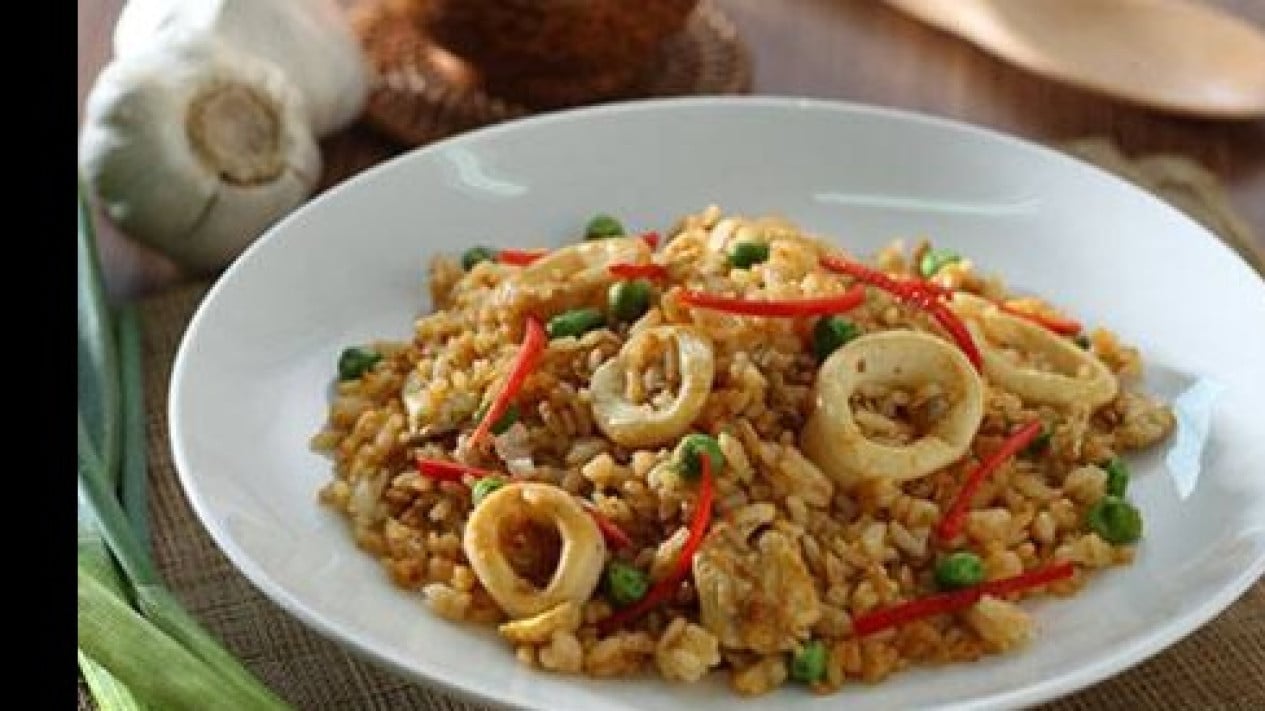 Foto Resep Nasi Goreng Cumi: Perpaduan Nikmat Nasi dan Cumi yang Gurih