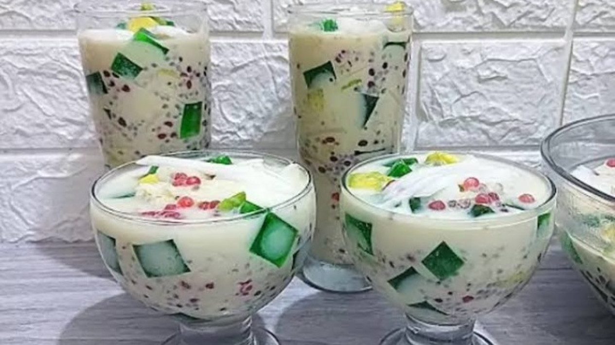 Foto Segarnya Es Teler Jelly: Manisnya Bikin Nagih, Cocok untuk Takjil ...