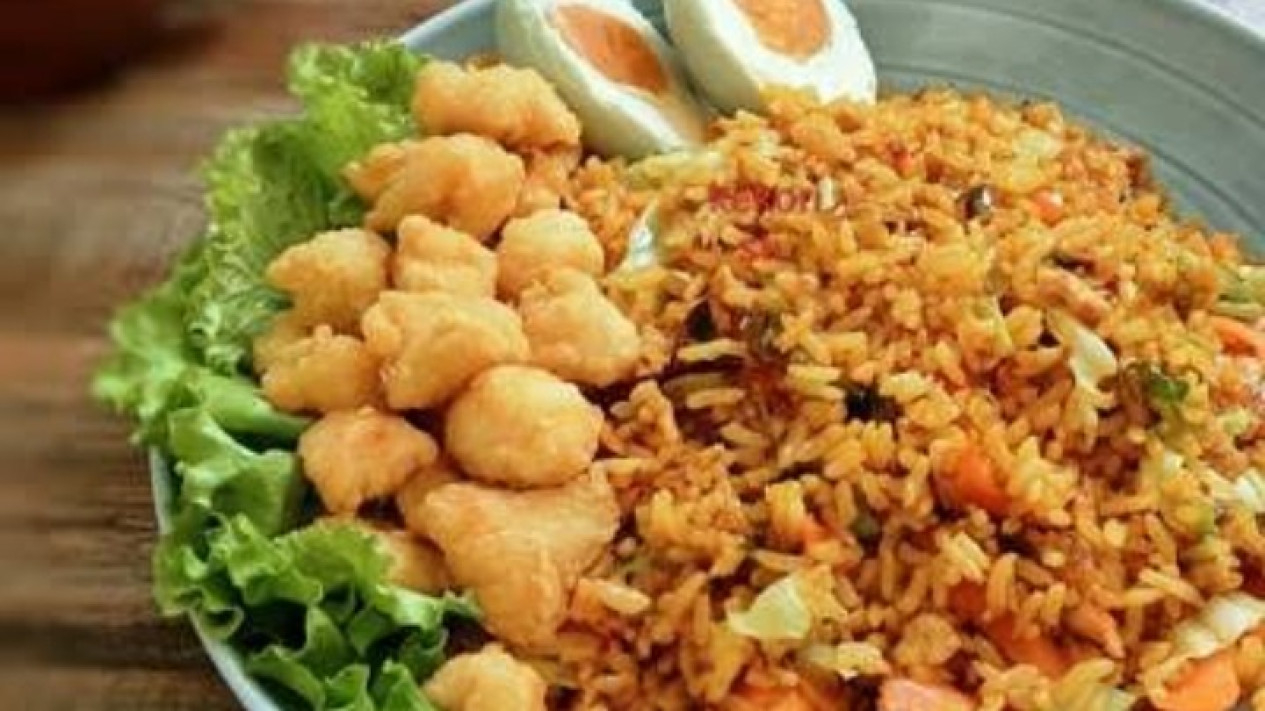 Nasi goreng telur asin