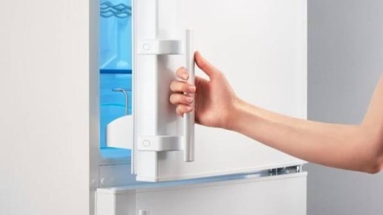 Bunyi 'Krek-Krek' Pada Pintu Kulkas Polytron