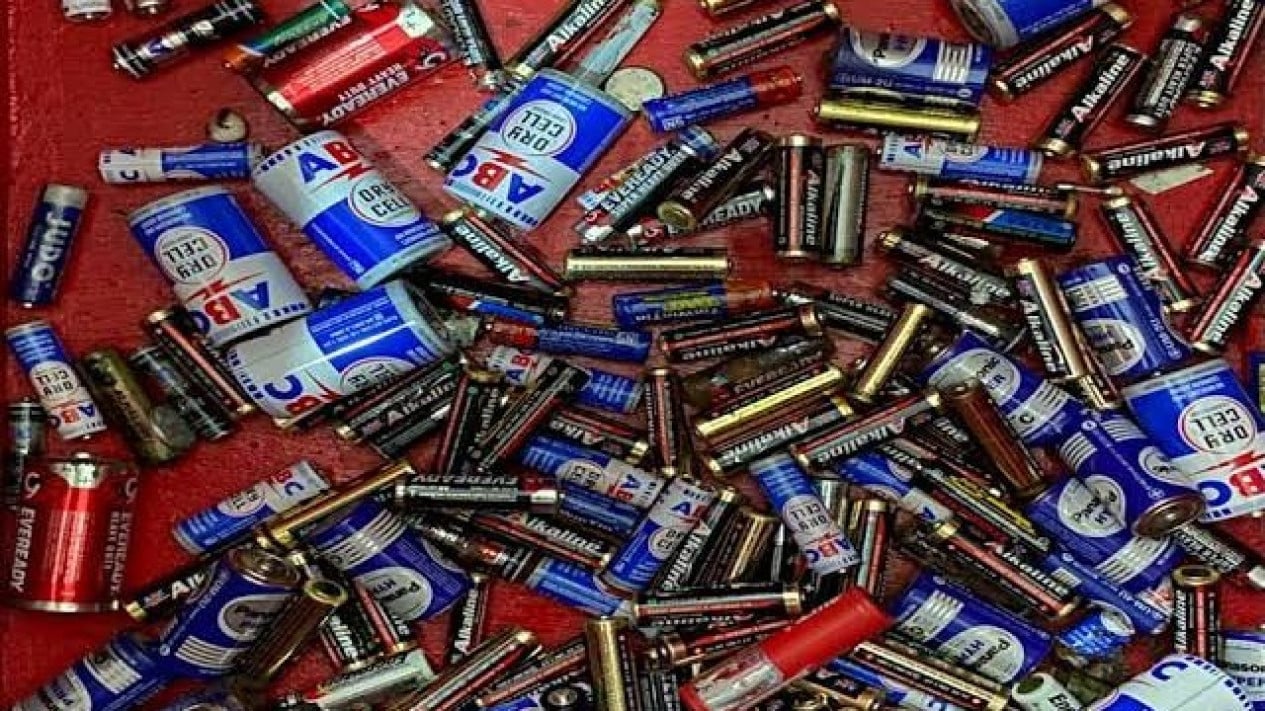 Trik Hemat Hidupkan Kembali Baterai Jam Mati