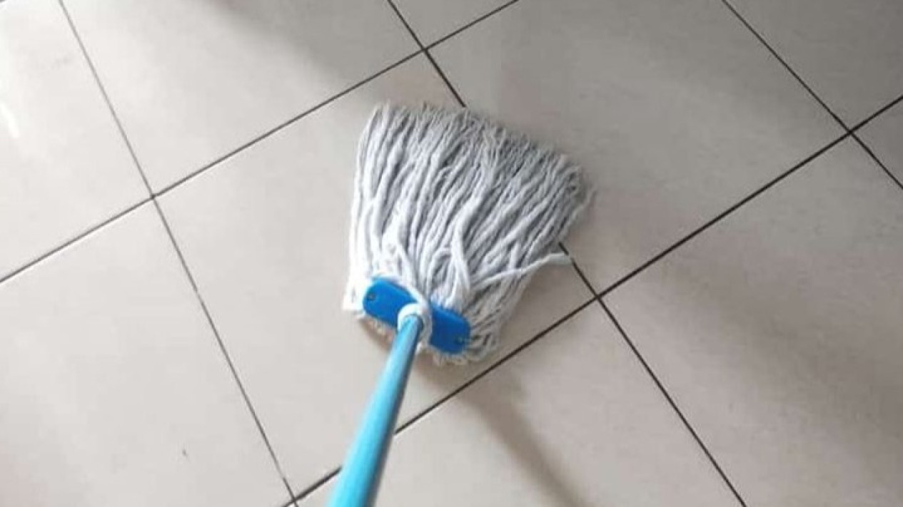 Ngepel Lantai