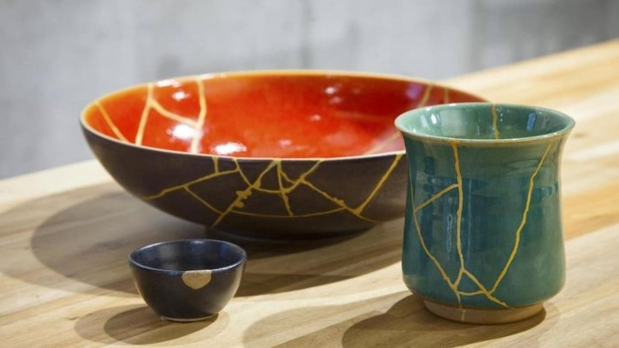 Foto Gelas Retak Disambung Emas? Ini Deretan Filosofi Kintsugi, Cara ...