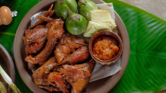ayam bacem goreng ayam bacem goreng