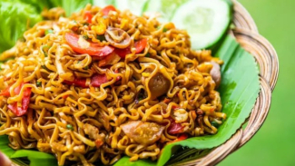 mi goreng sosis bakso mi goreng sosis bakso