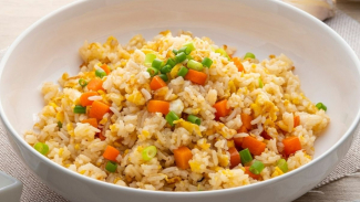 nasi goreng telur asin