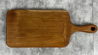 Jangan Buang Talenan Kayu yang Bau Bawang! Bersihkan Pakai Cara Ini, Mudah dan Praktis