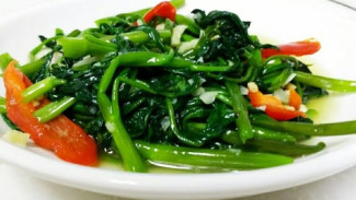 Kangkung Rumahan Selalu Layu dan Hitam? Ini Rahasia Restoran Bikin Tetap Hijau Segar!
