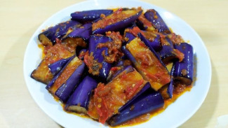 Cara Menggoreng Terong Supaya Tetap Ungu, Resep Terong Balado Pedas Ini Wajib Dicoba!