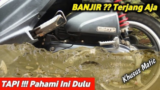 Motor Matic Terendam Banjir Tapi Mesin Nggak Mati? Jangan Senang Dulu, Ini Bahayanya!