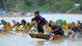 Pacu Jalur Riau Bikin Dunia Terpukau, Dari Transportasi Desa Jadi Perhatian Internasional