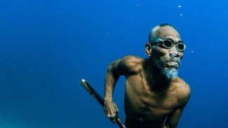 Suku Nomaden Laut yang Tak Punya Tanah Tapi Kemampuan Menyelamnya Bikin Takjub Dunia