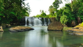 Wisata Air Terjun Tasikmalaya yang Bikin Adem, Cuma Bayar 25 Ribu!
