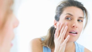 Susah Cocok dengan Produk Skincare Baru? Kenali Ciri dan Cara Rawat Kulit Sensitif