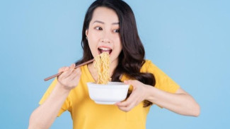Makan Mie Instan Setiap Hari? Tsunami Garam Hancurkan Jantung Anda!