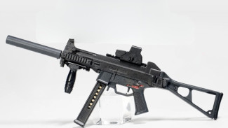 Submachine Gun UMP45 Heckler Koch Berbahan Polimer 75 Persen untuk Polisi Amerika!