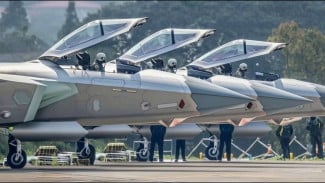 Jet Tempur Siluman J-20S China Dua Kursi Bisa Kendalikan Armada Drone Tempur!