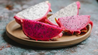 Perbedaan Buah Naga Merah vs Putih, Mana yang Lebih Sehat untuk Tubuhmu?