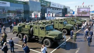 Artileri Beroda 2S40 Flox Rusia yang Cepat Tembak dan Pindah Posisi!