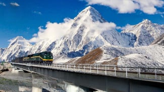 Jalur Kereta Api Tertinggi Dunia Qinghai-Tibet, Menembus Dataran 5.068 Meter di Atas Laut!