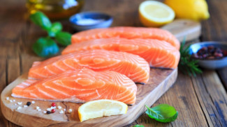Salmon Mentah Enak tapi Bahaya? Dokter Ungkap Fakta Mengejutkan untuk Kesehatan