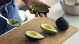 Mau Otak Tajam dan Saraf Kuat? Konsumsi 5 Deretan Makanan dan Minuman Sehat Ini!