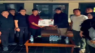 PDI Perjuangan Jabar Bantu BPJS dan Pakan Satwa Bandung Zoo
