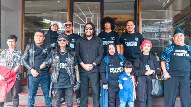 Ono Surono dapat dukungan para artis.