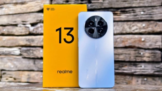 realme 13