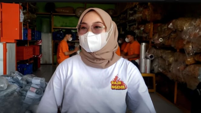 Nadine Fatia, 21 Tahun (Bandung)