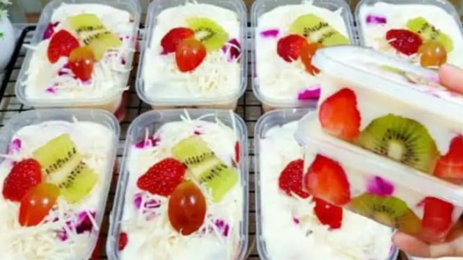 Salad Buah Yakult