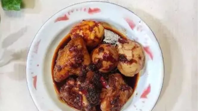 Semur Ayam dan Telur Pedas