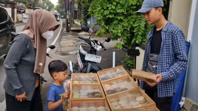 Donat Kaki Lima Abu