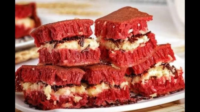 martabak manis red velvet cloud