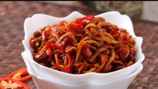 Teri kacang balado