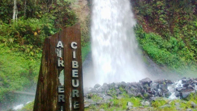 Curug Cibeureum Cianjur