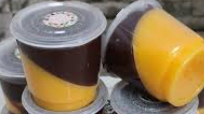 Puding cokelat mangga