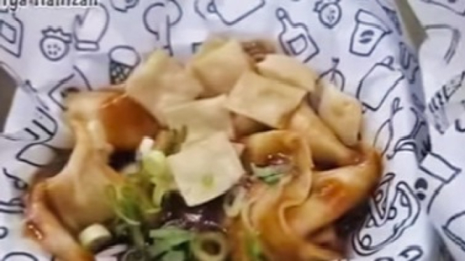 Pangsit Isi Ayam Chili Oil