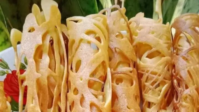 Jualan unik kue jaring laba-laba
