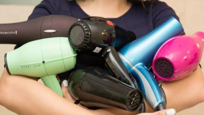 Membersihkan Hair Dryer