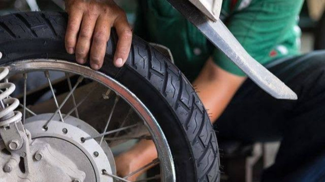 Cara Rahasia Ban Motor Mengkilap
