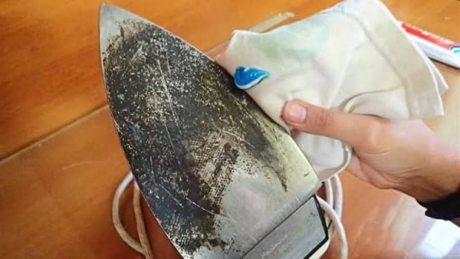 Tips Mengatasi Setrika Kasar dan Berkarat