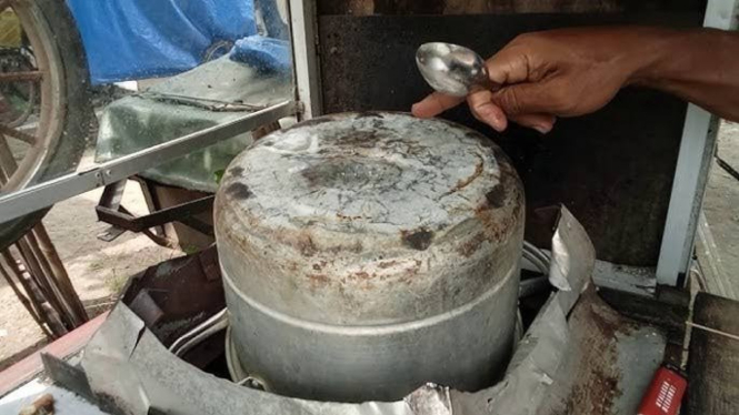 Trik Menambal Dandang Bocor