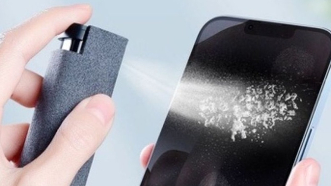 Ilustrasi membersihkan layar gadget