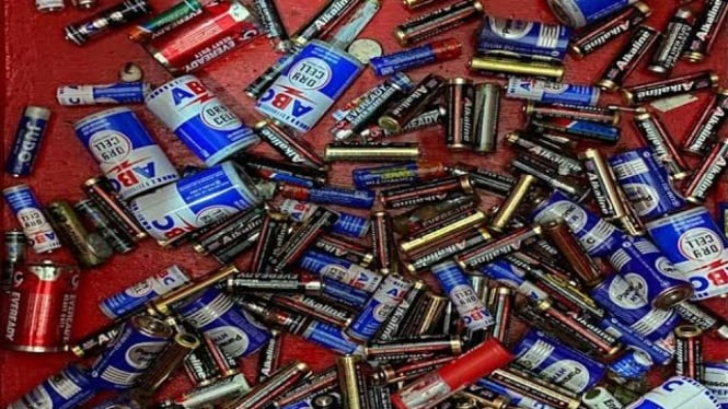 Trik Hemat Hidupkan Kembali Baterai Jam Mati