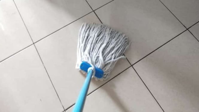 Ngepel Lantai